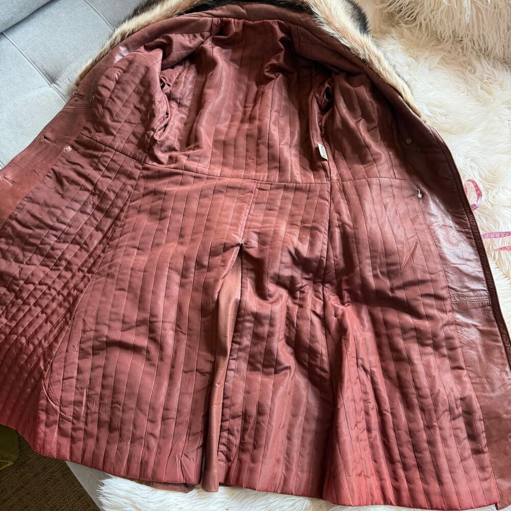 Vintage Brown Leather Coat with Fur Collar - Picture 5 of 15